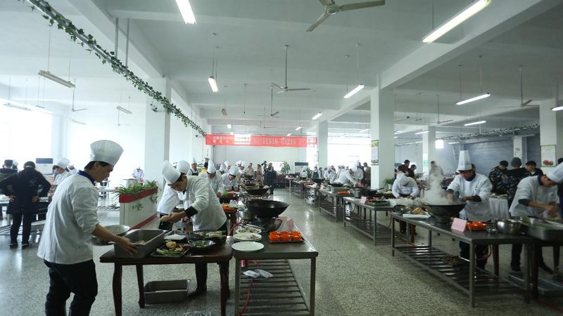 行业现状：市场竞争激烈，利润率波动